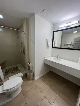 Süit (1 King and 1 Queen bed)