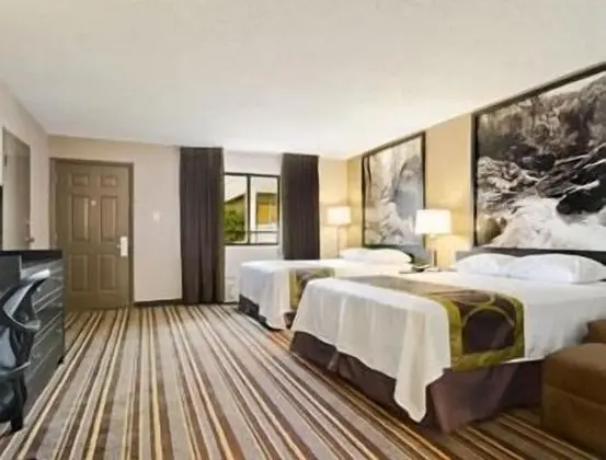 Oda, 2 Büyük (Queen) Boy Yatak