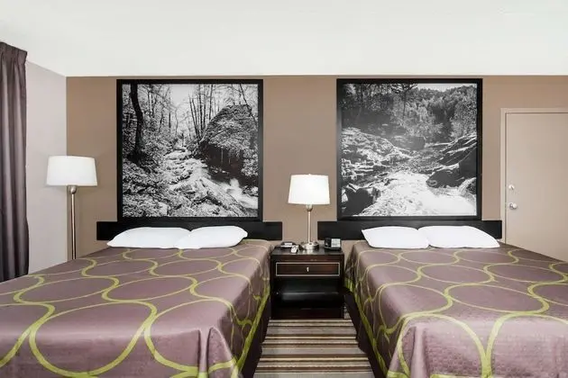 Oda, 2 Büyük (Queen) Boy Yatak