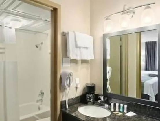 Oda, 2 Büyük (Queen) Boy Yatak