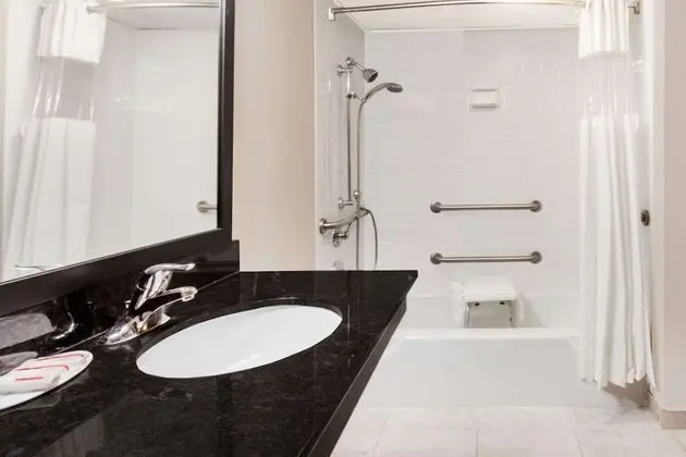 Oda, 2 Büyük (Queen) Boy Yatak