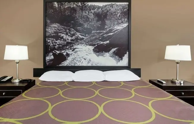 Oda, 2 Büyük (Queen) Boy Yatak, Engellilere Uygun, Sigara İçilmez (Mobility Accessible)