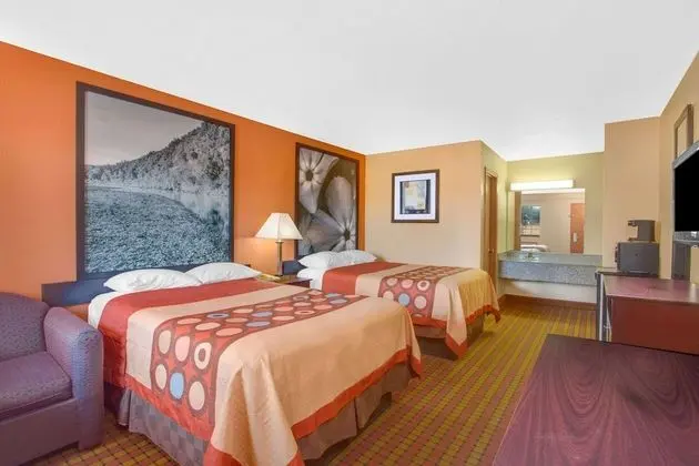 Tek Büyük Yataklı Oda, 2 Çift Kişilik Yatak