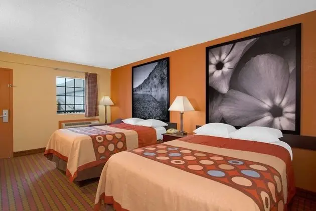 Tek Büyük Yataklı Oda, 2 Çift Kişilik Yatak