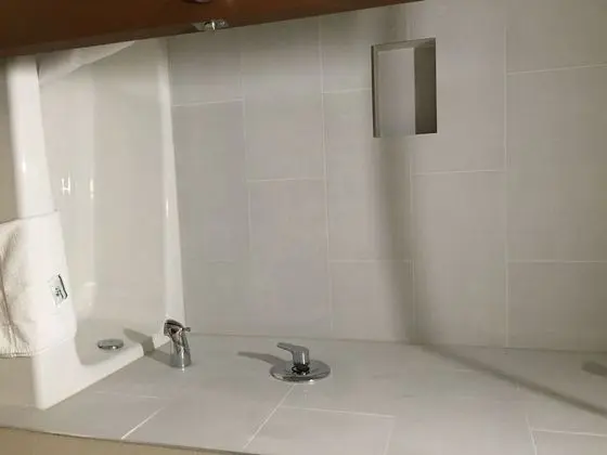 Oda, 1 En Büyük (King) Boy Yatak, Engellilere Uygun, Sigara İçilmez (Mobility Accessible)