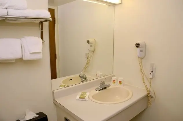 Oda, 1 En Büyük (King) Boy Yatak, Engellilere Uygun, Sigara İçilmez (Mobility Accessible)