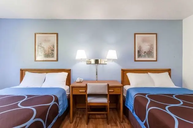 Tek Büyük Yataklı Oda, 2 Çift Kişilik Yatak