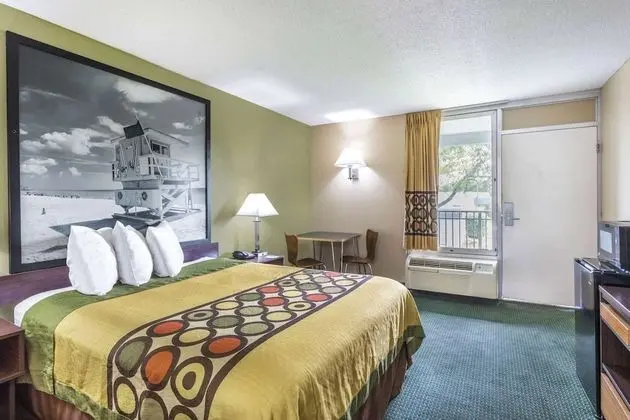 Oda, 1 Büyük (Queen) Boy Yatak, Sigara İçilmez (Pet-Friendly)