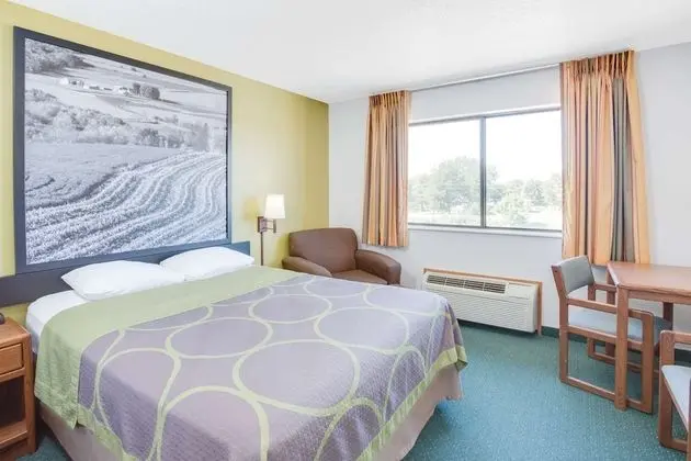 Oda, 1 Büyük (Queen) Boy Yatak, Engellilere Uygun, Sigara İçilmez