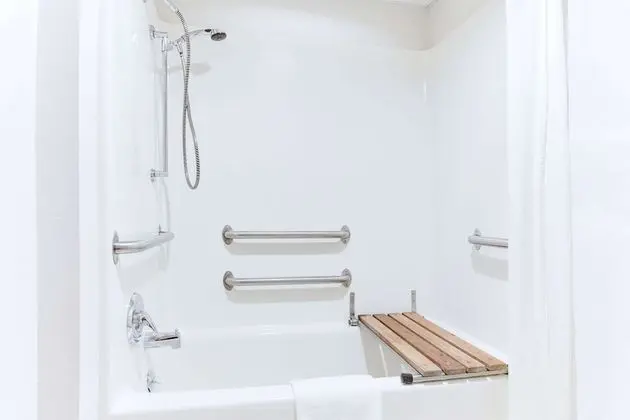 Oda, 1 Büyük (Queen) Boy Yatak, Engellilere Uygun, Sigara İçilmez