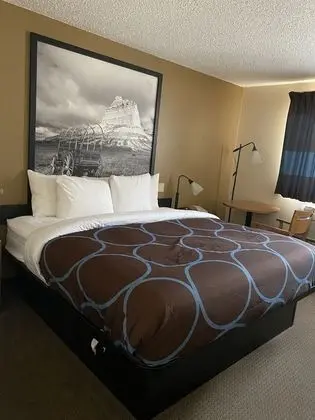 Oda, 1 En Büyük (King) Boy Yatak, Engellilere Uygun, Sigara İçilmez (Mobility, Tub w/Grab Bars)