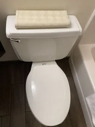 Oda, 1 En Büyük (King) Boy Yatak, Engellilere Uygun, Sigara İçilmez (Mobility, Tub w/Grab Bars)