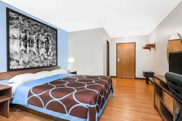 Oda, 1 En Büyük (King) Boy Yatak, Engellilere Uygun, Sigara İçilmez (Tub with Grab Bars)