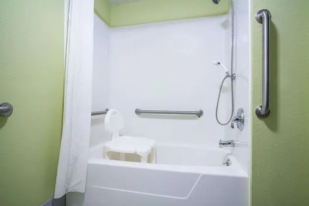 Oda, 1 En Büyük (King) Boy Yatak, Engellilere Uygun, Sigara İçilmez (Mobility Accessible)