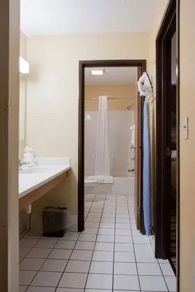 Süit, 2 Büyük (Queen) Boy Yatak, Sigara İçilmez (One-Bedroom Suite)