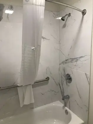 Oda, 1 En Büyük (King) Boy Yatak, Engellilere Uygun, Sigara İçilmez (Mobility, Roll-In Shower)