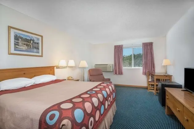 Oda, 1 Büyük (Queen) Boy Yatak, Sigara İçilmez, Buzdolabı (Upgraded)