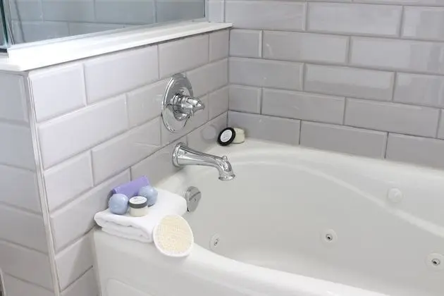 Superior Süit, 2 Yatak Odası, Sigara İçilmez, Havuz Manzaralı (1 King & 1 Queen Bed)