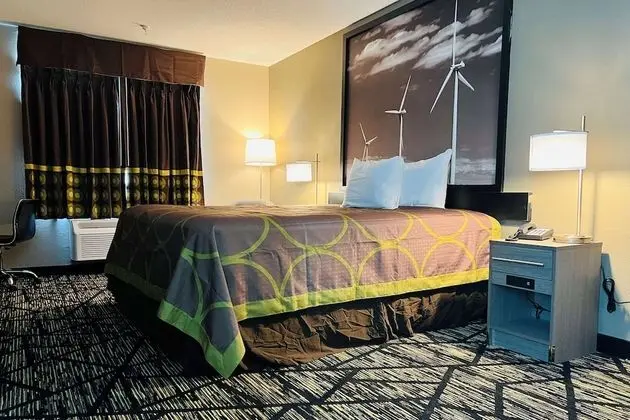 Oda, 1 En Büyük (King) Boy Yatak, Engellilere Uygun, Sigara İçilmez (Bathtub w/ Grab Bars)