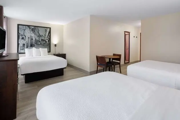 Oda, Sigara İçilmez (3 Queen beds)