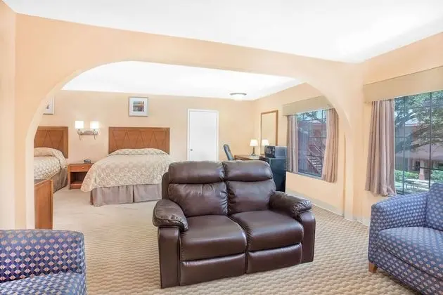 Süit, 2 Büyük (Queen) Boy Yatak, Sıcak Su Küveti