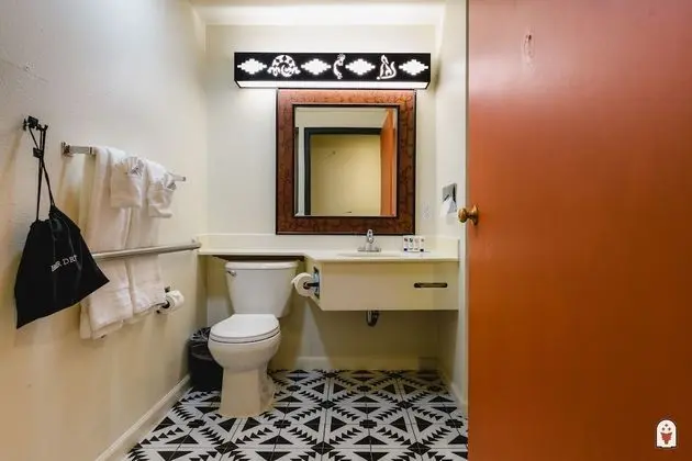 Oda, 2 Büyük (Queen) Boy Yatak, Engellilere Uygun (Handicap Accessible Double Queen Room)
