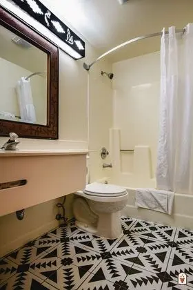 Standard Oda, 1 Büyük (Queen) Boy Yatak (Single Queen Room)