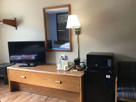 Oda, 1 En Büyük (King) Boy Yatak, Engellilere Uygun (Mobility/Hearing, Tub w/Grab Bars)