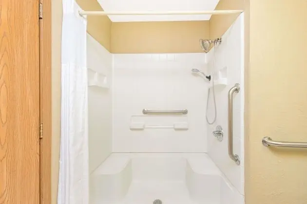 Oda, 1 En Büyük (King) Boy Yatak, Engellilere Uygun, Sigara İçilmez