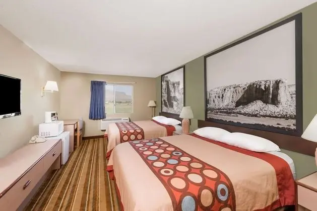 Oda, 2 Büyük (Queen) Boy Yatak