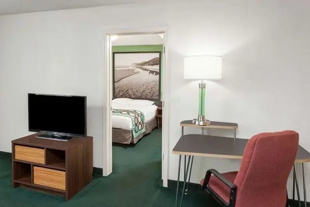 Deluxe Süit, 1 Büyük (Queen) Boy Yatak, Sigara İçilmez (One Bedroom, 1st Floor, Exterior)