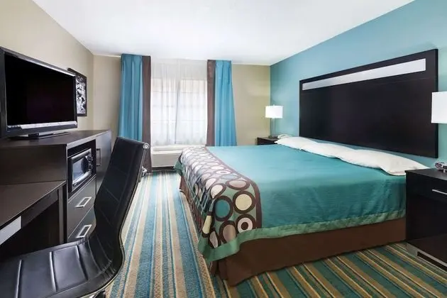 Oda, 1 En Büyük (King) Boy Yatak, Engellilere Uygun, Sigara İçilmez (Mobility Accessible)