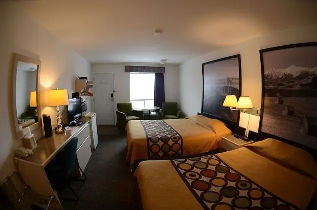 Deluxe Oda, 2 Büyük (Queen) Boy Yatak, Sigara İçilmez, Zemin Kat (Drive-Up/Pet Friendly)