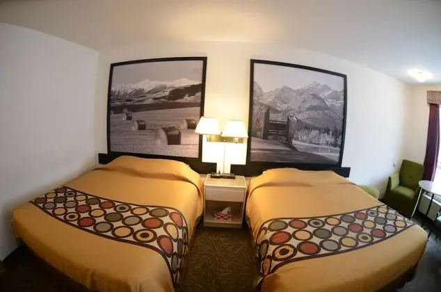 Deluxe Oda, 2 Büyük (Queen) Boy Yatak, Sigara İçilmez, Zemin Kat (Drive-Up/Pet Friendly)