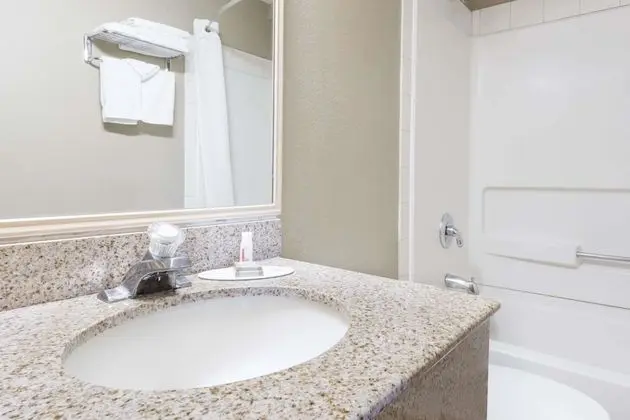 Standard Oda, 1 Büyük (Queen) Boy Yatak, Sigara İçilebilir