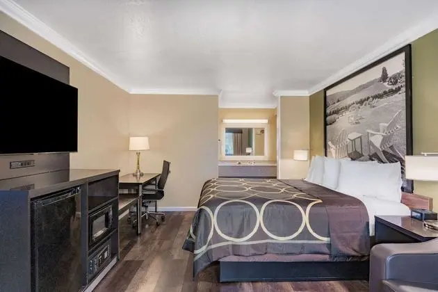 Oda, 1 En Büyük (King) Boy Yatak, Engellilere Uygun, Sigara İçilmez (Mobility/Hearing Impaired)