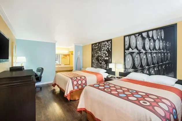 Oda, 2 Büyük (Queen) Boy Yatak, Sigara İçilebilir