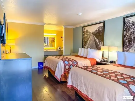 Oda, 2 Büyük (Queen) Boy Yatak, Sigara İçilebilir