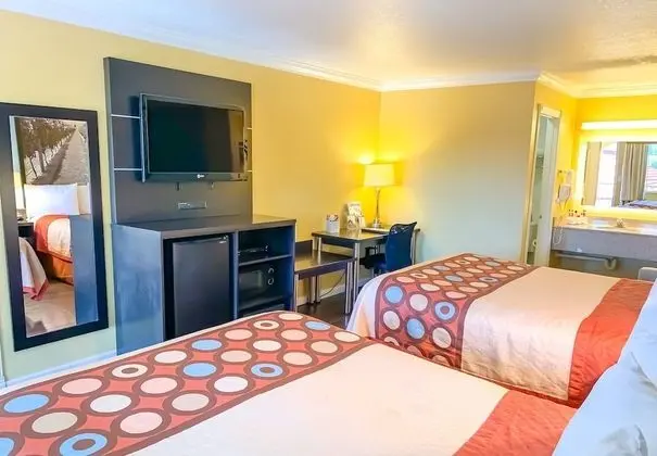 Oda, 2 Büyük (Queen) Boy Yatak, Sigara İçilebilir