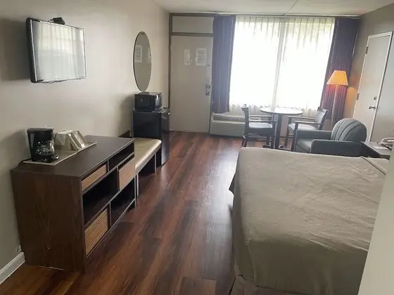 Standard Oda, 1 En Büyük (King) Boy Yatak, Engellilere Uygun, Sigara İçilmez (Mobility Accessible)