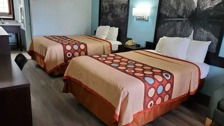 Tek Büyük Yataklı Oda, 2 Çift Kişilik Yatak