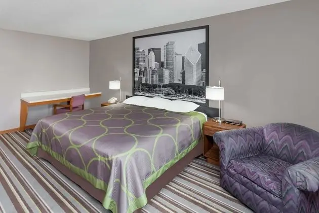 Oda, 1 Büyük (Queen) Boy Yatak, Engellilere Uygun, Sigara İçilmez (Mobility Accessible)