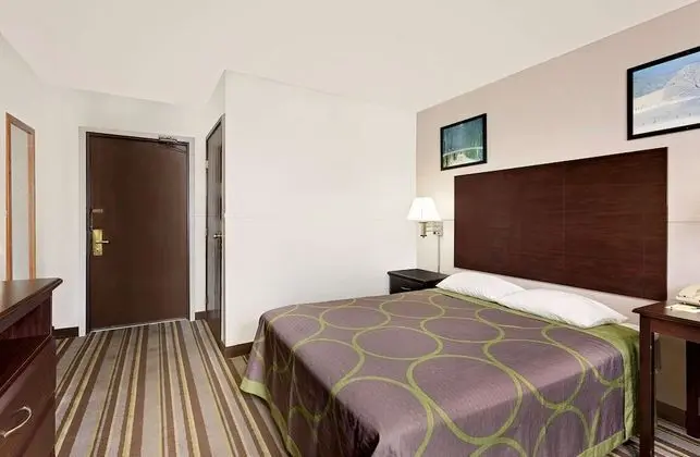 Oda, 1 Büyük (Queen) Boy Yatak, Engellilere Uygun, Sigara İçilmez (Mobility)