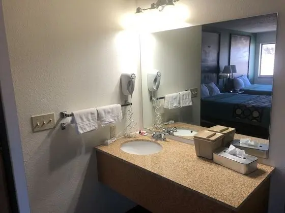Traditional Tek Büyük Yataklı Oda