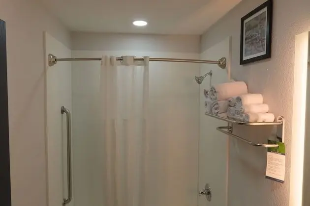 Standard Oda, 1 Büyük (Queen) Boy Yatak, Engellilere Uygun, Sigara İçilmez