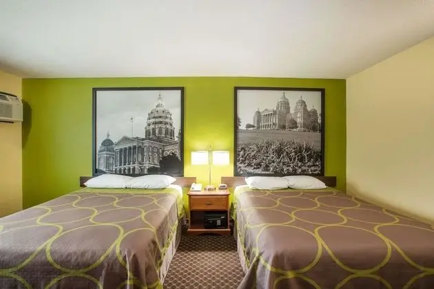 Oda, 2 Büyük (Queen) Boy Yatak, Engellilere Uygun, Sigara İçilebilir (Mobility, Bathtub w/Grab Bars)