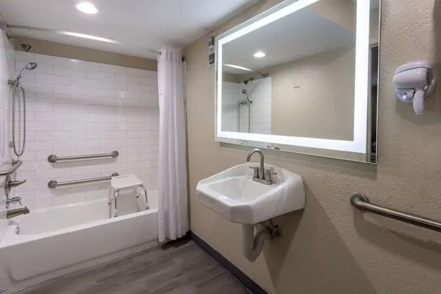 Oda, 2 Çift Kişilik Yatak, Engellilere Uygun, Sigara İçilmez (Mobility Accessible)