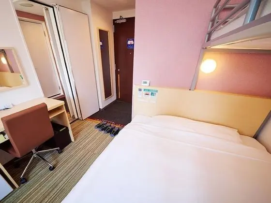 Oda, Sigara İçilmez, Bağlantılı Odalar (2 Double & 2 Upper Bunk Bed)