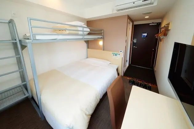Oda, Sigara İçilmez (No Cleaning Service, 3 People Use)