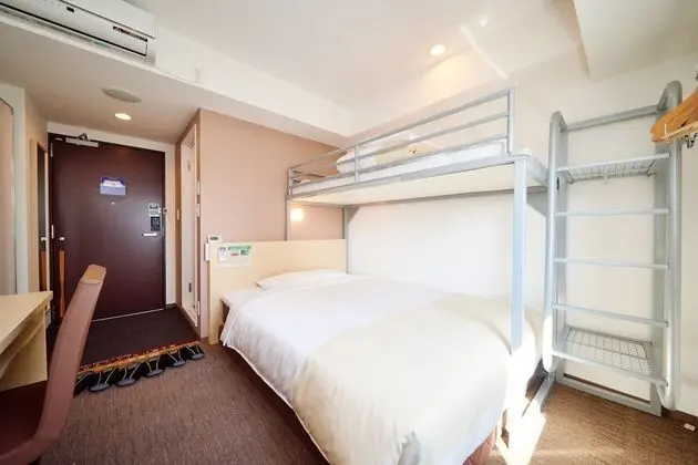 Oda, Sigara İçilmez (No Cleaning Service, 3 People Use)